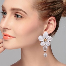 QIAOLEHUI Bohemian Large Matte Flower Pearl Stud Earrings for Women White Pearl Floral Petal Flower Dangle Drop Earrings Wedding Holiday Jewelry (White A)
