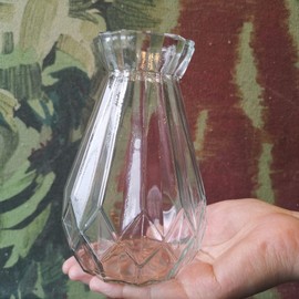 EatingBiting 5.7" Decorative Clear Glass Diamond-Faceted Flower Vases Decorate Ornaments with Criss Cross Diamond Cut Engraving - Floral Arrangements, Dining Living Room,Home Decor, Wedding Gift, Flo