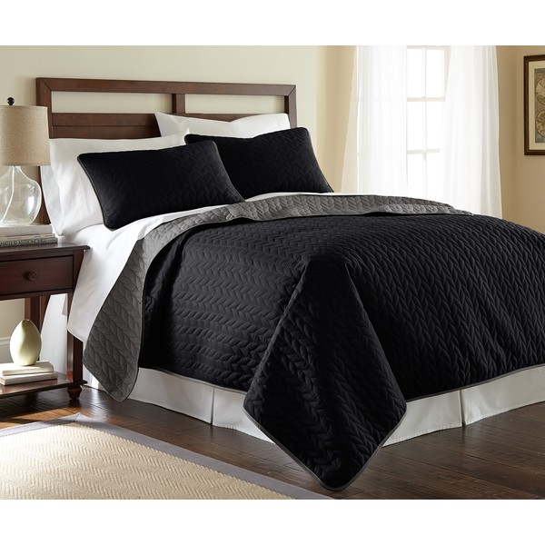 Amrapur Overseas Leaf Solid Reversible Quilted 3-piece Coverlet Set, King,