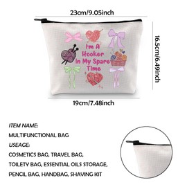 WCGXKO Crochet Lover Gift Crocheters Gift I'm A Hooker In My Spare Time Zipper Pouch Makeup Bag (spare time bow)