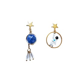 Creative Cartoon Astronaut Stud Earrings Asymmetric Spaceman Star Moon Drop Earrings Cute Blue White 3D Astronaut Planet Charm Jewelry for Women (Blue1)