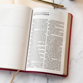 KJV Kids Bible, Pink LeatherTouch, Red Letter, Pure Cambridge Text, Presentation Page, Study Helps for Children, Full-Color Inserts and Maps, Easy-to-Read Bible MCM Type