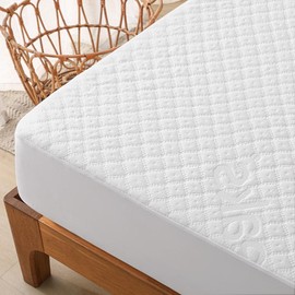 Reaks Bed Waterproof Rayon from Bamboo, Cooling Breathable Mattress Protector Fitted Mattress Pad Cover with Deep Pocket, Machine Washable - Bedding Size: King