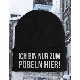 tshirtladen Beanie Hat with Funny Saying "Nur zum Pöbeln hier Nur zum Pöbeln hier, black
