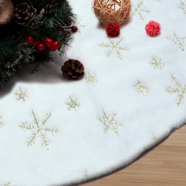 White Snow Tree Skirt | High-End Soft Classic Fluffy Christmas Skirts for Xmas Trees | Home Indoor Decorations Christmas Tree Skirt for Holiday Ornaments Party(Snowflake-Gold, 45.28 Inches)