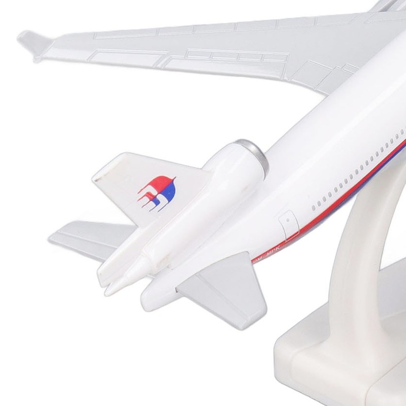 Exquisite Diecast Airliner Model Alloy Simulated Passenger Plane Model with