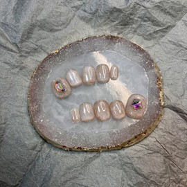 One stone parts-focused gel nails - Mini Square / One stone 파츠 중심의 젤네일 - 미니스퀘어