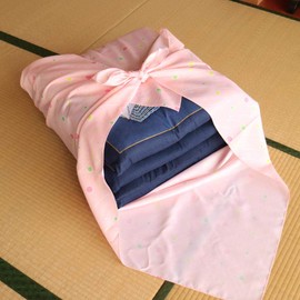 White House Large Furoshiki Pattern Single Sided Polyester 55.1 x 55.1 inches (140 x 140 cm) (Karakusa Cat)
