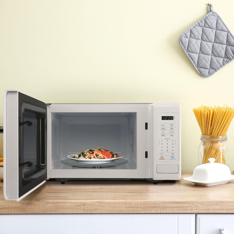Magic Chef 0.9 Cubic Feet 900 Watt Stainless Countertop Microwave