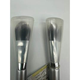 IT Cosmetics AIRBRUSH FLAWLESS FOUNDATION BRUSH #104 NEW in tube