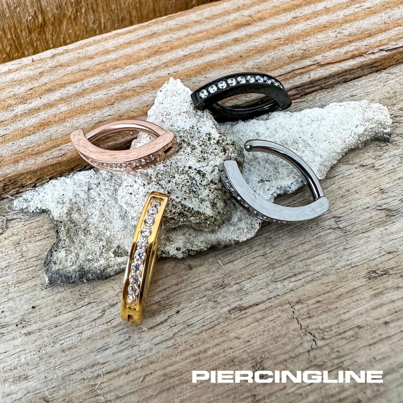 PIERCINGLINE Titanium Belly Button Clicker Bow with Crystals Belly Button