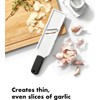 OXO Good Grips - Mandolina, Rebanador de ajo, Blanco