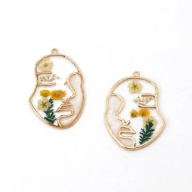 4PCS Gold Tone Dry Pressed Flower Resin Face Shape Charm Pendant GBY1653