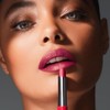 ésika - Labial COLORFIX 24H Metallic Lava Effect de Larga