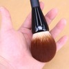 Vela.Yue Large versatile powder brush for a flawless lightweight look