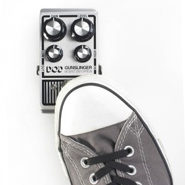 Digitech DOD-GUNSLINGER MOSFET Distortion Pedal with a Pair of R-Angle Patch Cable