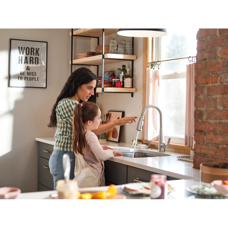 Moen Haelyn Spot Resist Stainless Single-Handle Pull-Down Sprayer Kitchen Faucet