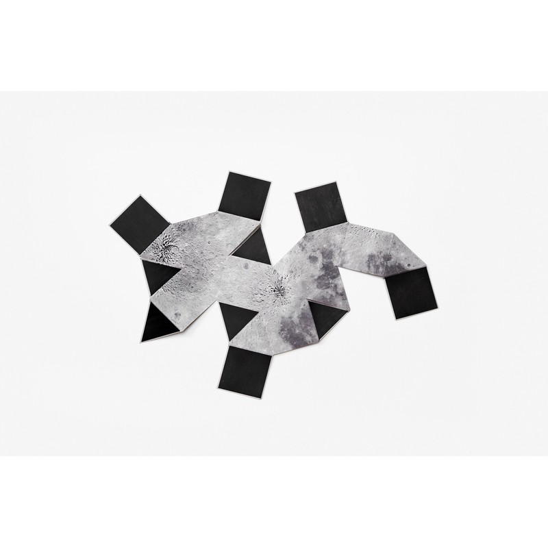 Design by Brendan Ravenhill DYMAXION Foldable Globe / Colour: Earth