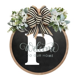 Last Name Welcome Sign for Front Door Porch Decor, Farmhouse Wreath Wall Decor Outside All Season, Φ30cm Round Wooden Hanging Housewarming Gift (P)