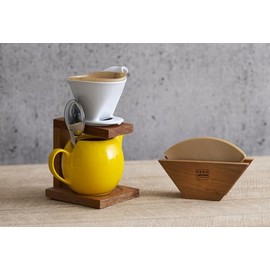 Zero Japan - Bee House Pour Over Coffee Dripper - Lead-Free & Cadmium-Free Ceramic Coffee Maker with Elegant Peek Hole, Drip Cone Brewer Coffee Gifts, Brewing Accessories - White, Standard Size