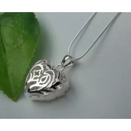 Unbranded Pretty New Silver Plated Puffed Carved Heart Pendant w/Snake Chain Necklace