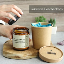 GLÜCKLICHT Deko Duftkerze mit Spruch für Männer & Frauen | Handgemacht aus Sojawachs | In Geschenkbox | Nachhaltige Gast Geschenk Idee, Besuch, Bekannte, Freundschaft Freundin |Ohne Duft