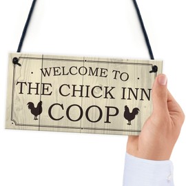 RED OCEAN Welcome Chicken Coop Sign Outdoor Garden Shed Plaque Chicken Hen Gifts