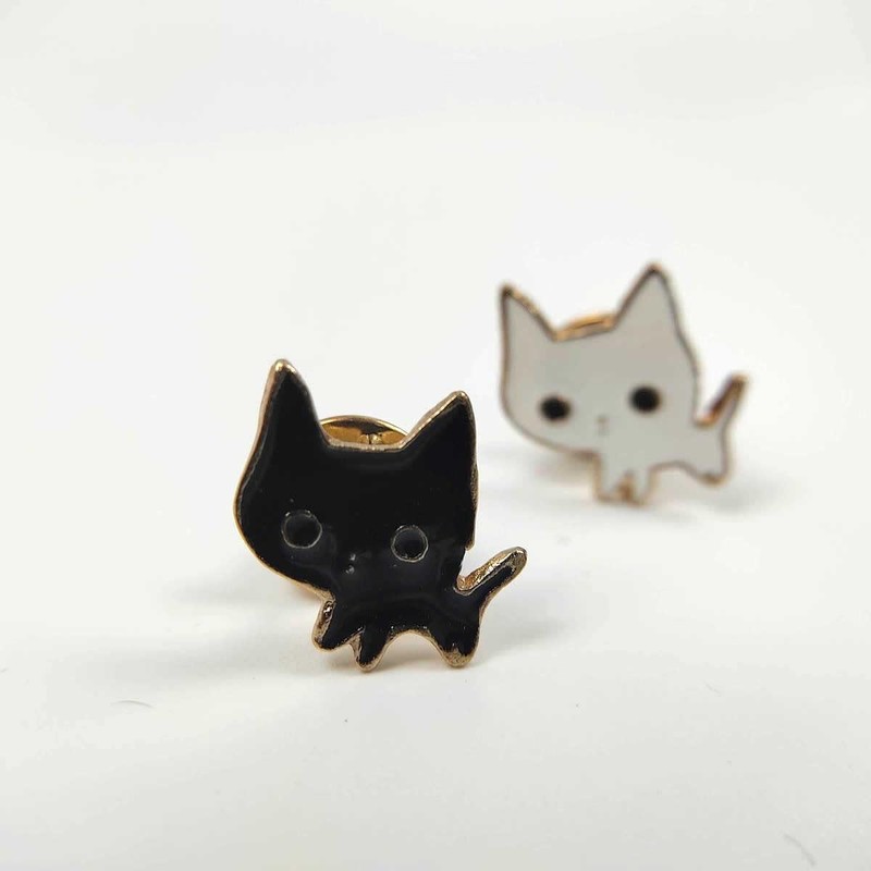 F NODE Black Cat White Cat Pin Badge Set of