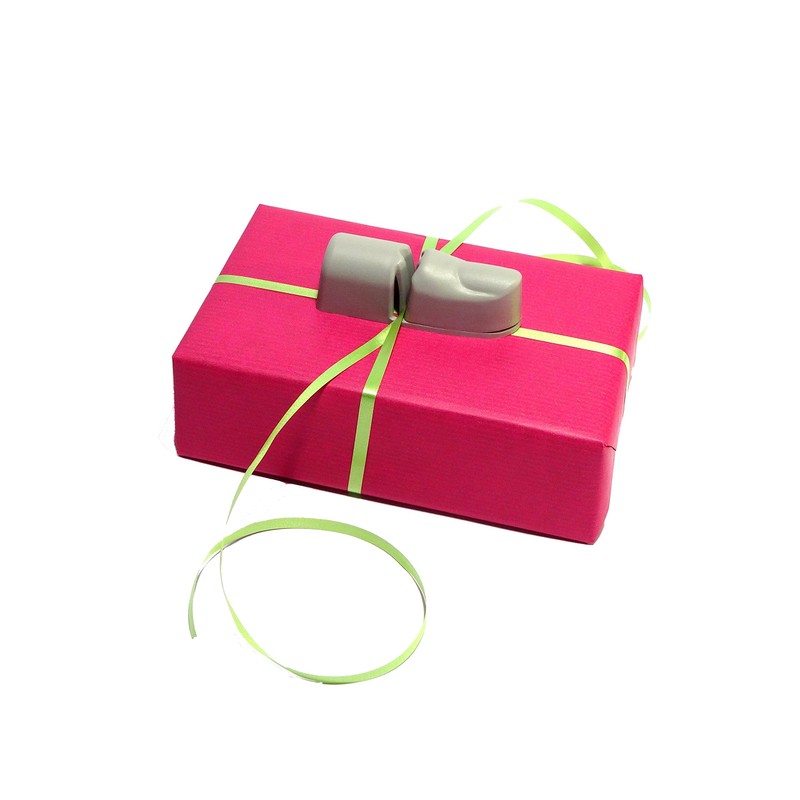 Wrapping thumb - wrapping gifts and tying knots made easy!