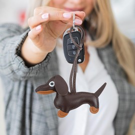 Dachshund Keychain, Dog Shaped Keychain Bag Charm Cute Dachshund Keyring Leather Stuffed Animal Bag Pendant Puppy Ornament Key Chain for All Dog Lovers(Brown)