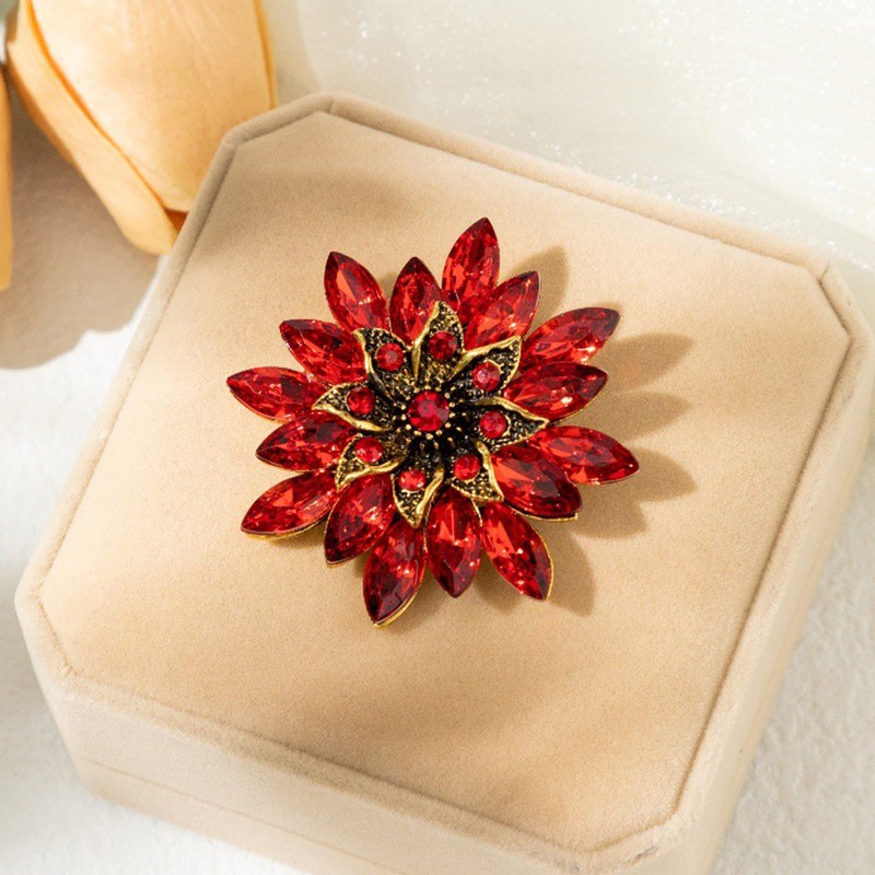 Pink Crystal Flower Brooch for Women Sparkling Pink Rhinestone Brooches