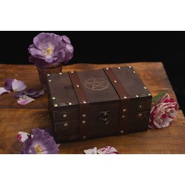 vuagmiv Wood and Leather Chest Box, Pentagram Engraved Wooden Box, Pentacle Wiccan Supplies and Tools Storage Box, with Velvet Lining Home Decor Keepsake Box (Pentacle)
