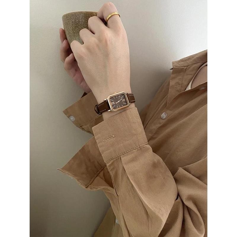 Classic Mocha - Color: Black White