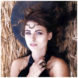 Inilbran Boho Crescent Moon Head Chain Black Moon Hair Chain Headband Black Moon Headpiece Vintage Crystal Crescent Moon Headband Gypsy Moon Headpiece Accessories