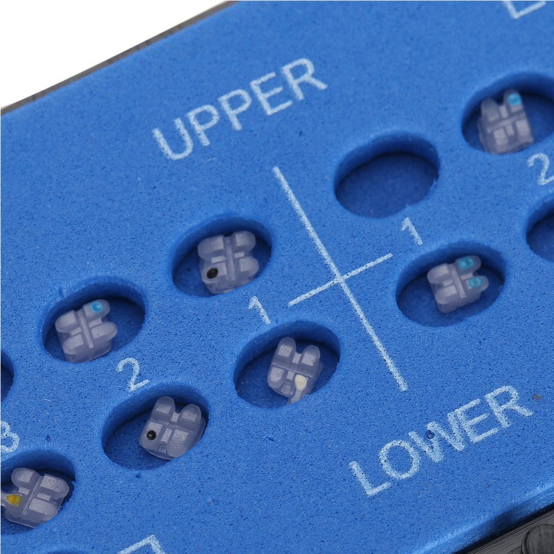 Dental Orthodontic Tooth Ceramic Brackets 022 Slot 345 With Hooks