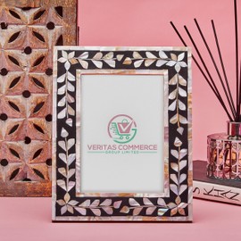 Veritas Commerce Group Handcrafted Mother of Pearl Photo Frame | Black and White Photo Frame 6 x 4 | Handmade Wooden Picture Frame Herringbone Design | Vintage Decor |