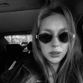 YAMEIZE Trendy Metal Frame Hexagon Sunglasses - for Women Men 90s Vintage Classic Shades Metal UV400 Protection Driving Outdoor