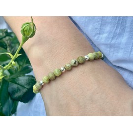 Majas Perlen Peridot Armband Perlen echt 6mm mit Sterling Silber 925 Perlen - passend Größen 15-17cm - Handmade Perlenarmband Freude Toleranz Gelassenheit - Spiritueller Schmuck Damen