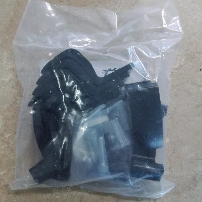 API Truck Cap Clamps for Toyota Tacoma