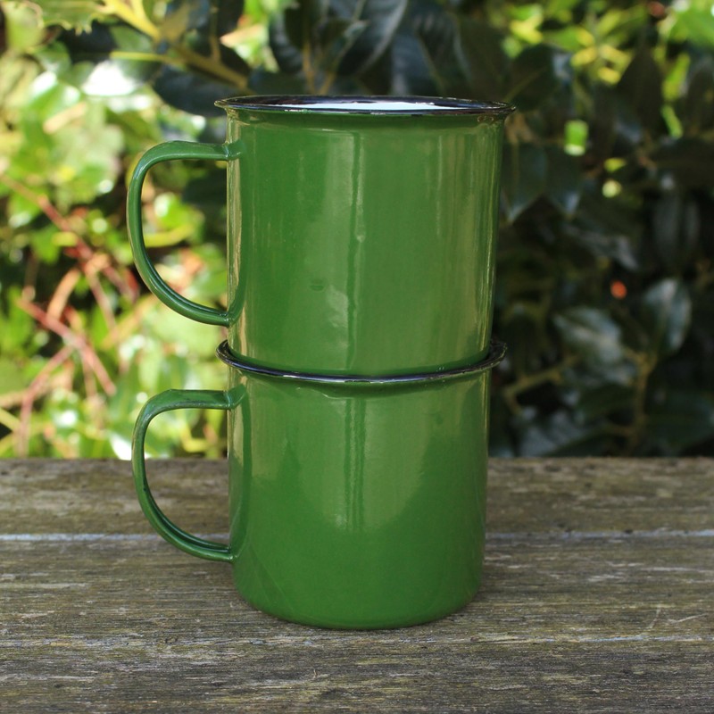 eBuyGB Set of 2 380ml Coloured Enamel Mugs Retro Outdoor
