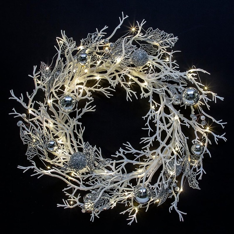 Light-Up White Winter Wreath Christmas Decoration