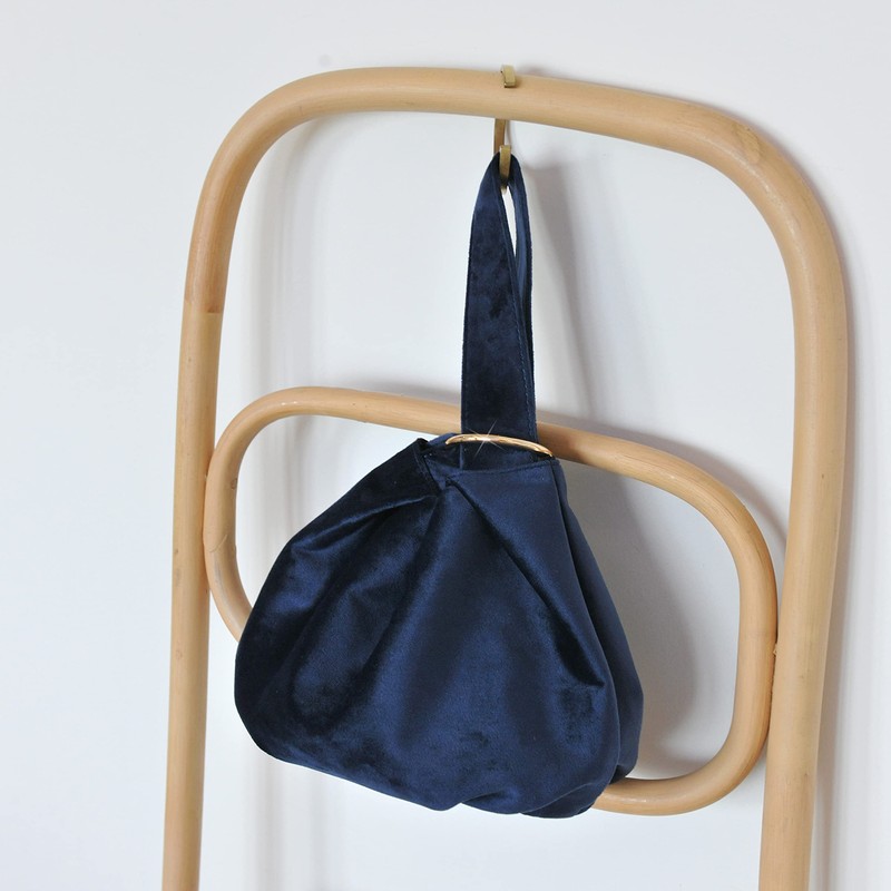 Bolso de mano pequeño de terciopelo con asa superior para