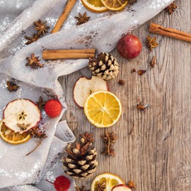 com-four® Christmas Decoration - Cones, Branches, Oranges, Cinnamon and Moss for Crafts - Christmas Scatter Decoration - Craft Set - Christmas Spot Pourri as Table Decoration (9 x Bags: Mix)