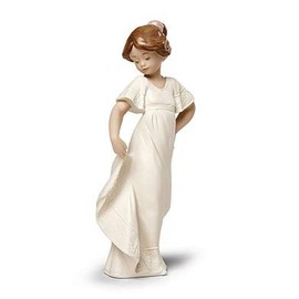 NAO How Pretty!. Porcelain Girl Figure.