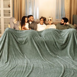 Bnuitland Sage Green Flannel Throw Oversized Blanket (King Size 108X90 inches), 300 GSM Fleece Cozy Warm Soft Home Decor Lightweight Bed Blanket for Adults,Suitable for All Seasons.