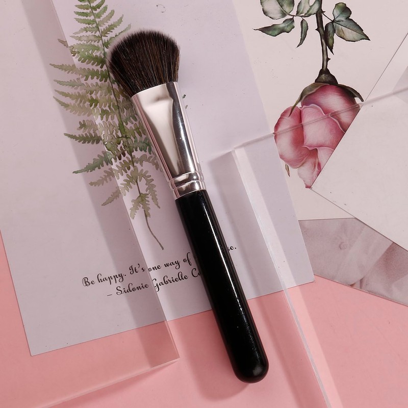 IPRESTA Flat Angled Foundation Brush with Black Wooden Handle foundation