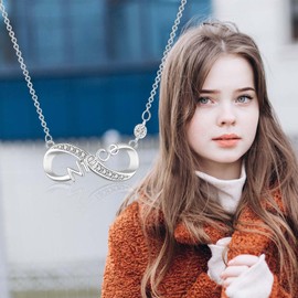 Niece Gifts from Auntie, Trendy Infinity Niece Necklace as Niece Christmas Birthday Mothers Day Valentines Day Easter Stocking Stuffers Graduation Back to Shool Gifts Presents