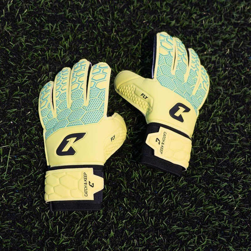 CATCH & KEEP Fly Kids Goalkeeper Gloves - Premium Football