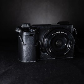 DBZZ Handcrafted retro genuine leather camera case Half-Wrap camera protection case For Sony NEX-6/7 (Black)