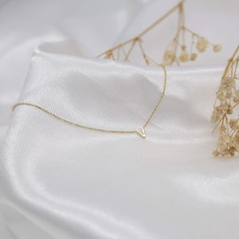 CARISSIMA Gold Women's 9ct Yellow Gold 4mm x 5mm V Initial Adjustable Necklace 38cm/15-43cm/17